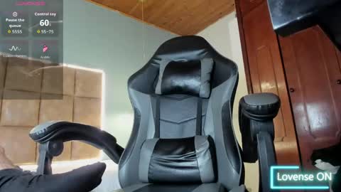 Snapshot of dyla_n18_ chatting on May 27, 9:34 pm dyla_n18_ online show from May 27, 9:34 pm