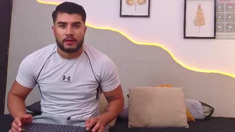 Snapshot of dylan_spencer chatting on June 10, 7:35 pm Bryan model independient online show from June 10, 7:35 pm