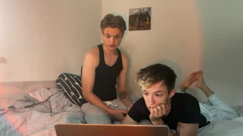 Snapshot of dylanandollie chatting on July 1, 5:45 pm Dylan and Ollie online show from July 1, 5:45 pm