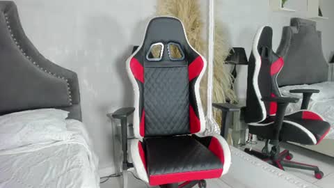 dylanroyce_ online show from June 15, 1:24 pm