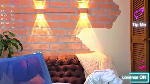 D Y L A N online show from October 25, 12:23 pm