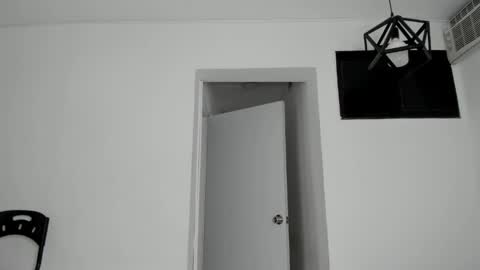 Snapshot of dylantaylor_1 chatting on May 18, 12:00 pm Dylan Taylor online show from May 18, 12:00 pm