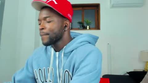 Snapshot of dylantaylor_1 chatting on June 24, 12:04 pm Dylan Taylor online show from June 24, 12:04 pm