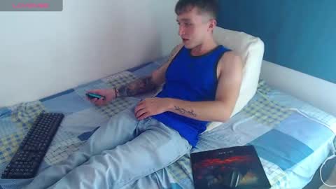 Snapshot of dylanwhite23 chatting on January 19, 3:29 am ---DYLAN--- online show from January 19, 3:29 am