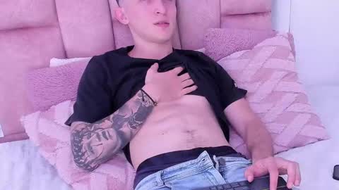 Snapshot of dylanwhite23 chatting on February 25, 5:30 am ---DYLAN--- online show from February 25, 5:30 am