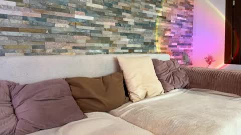 dymonted online show from November 13, 10:25 am