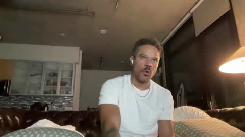 Snapshot of e13ven11 chatting on December 12, 4:26 am Formally known as Virus of Life online show from December 12, 4:26 am