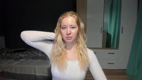 fansly - yourbestbaby online show from December 18, 8:20 am