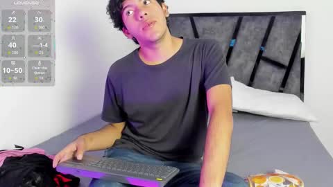 Snapshot of e_r_o_s_ chatting on January 11, 12:10 pm John online show from January 11, 12:10 pm