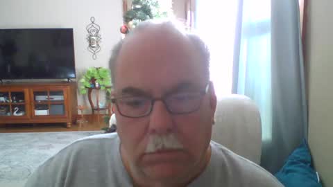 earl52 online show from December 3, 6:06 pm