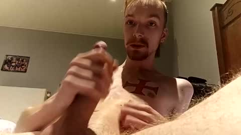 Snapshot of earl_of_grantham chatting on February 16, 12:52 am earl_of_grantham online show from February 16, 12:52 am