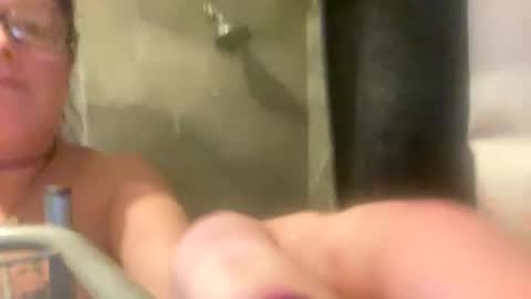 Snapshot of easyednem528280 chatting on January 18, 3:43 am easyednem528280 online show from January 18, 3:43 am