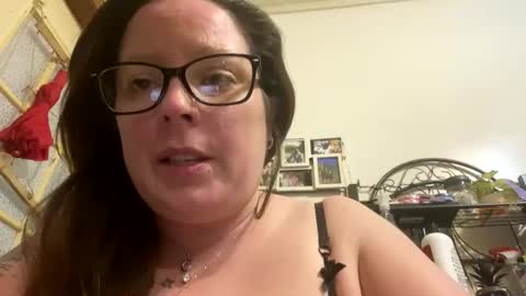 Snapshot of easyednem528280 chatting on April 6, 5:08 am easyednem528280 online show from April 6, 5:08 am