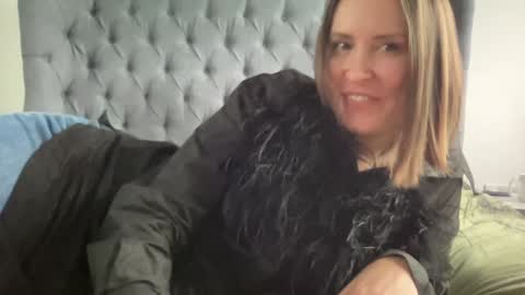 Snapshot of eatmypie69 chatting on December 5, 12:55 pm Nadia Ferreira online show from December 5, 12:55 pm