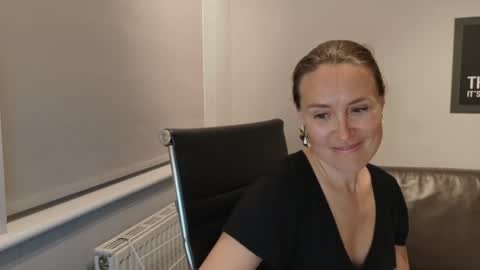 Snapshot of eatmypie69 chatting on May 18, 8:58 pm Nadia Ferreira online show from May 18, 8:58 pm