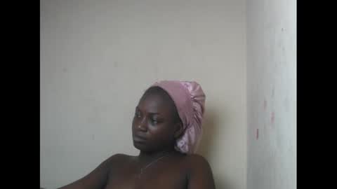 Snapshot of eatuupx chatting on January 10, 1:52 pm eatuupx online show from January 10, 1:52 pm