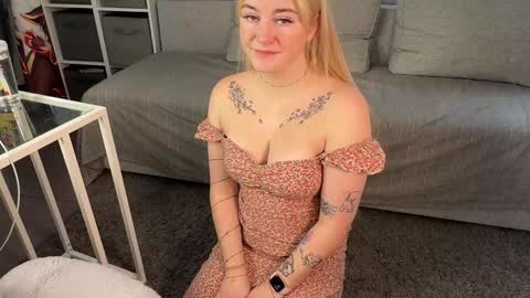 Snapshot of ebangelion chatting on October 21, 6:36 am Custom content and video calls are available as well online show from October 21, 6:36 am