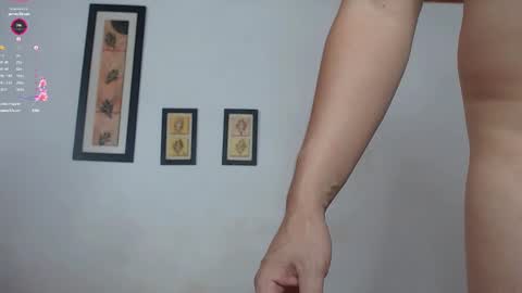 Snapshot of ebanoymarfil2 chatting on December 20, 9:21 am Laraand Drake online show from December 20, 9:21 am