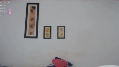 Snapshot of ebanoymarfil2 chatting on January 11, 8:22 am Laraand Drake online show from January 11, 8:22 am