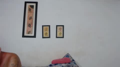 Snapshot of ebanoymarfil2 chatting on January 27, 7:24 am Laraand Drake online show from January 27, 7:24 am