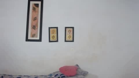 Snapshot of ebanoymarfil2 chatting on February 15, 11:50 am Laraand Drake online show from February 15, 11:50 am