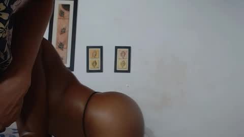 Snapshot of ebanoymarfil2 chatting on February 17, 9:56 am Laraand Drake online show from February 17, 9:56 am