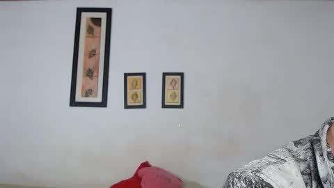 Snapshot of ebanoymarfil2 chatting on February 24, 6:16 am Laraand Drake online show from February 24, 6:16 am