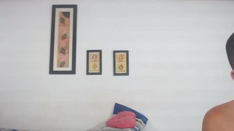 Snapshot of ebanoymarfil2 chatting on February 25, 12:03 pm Laraand Drake online show from February 25, 12:03 pm