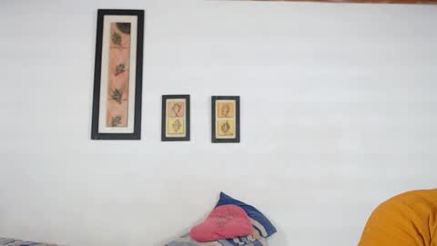 Snapshot of ebanoymarfil2 chatting on March 1, 9:18 am Laraand Drake online show from March 1, 9:18 am