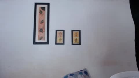 Snapshot of ebanoymarfil2 chatting on December 3, 5:59 am Laraand Drake online show from December 3, 5:59 am