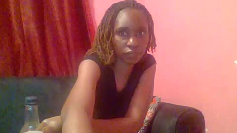 Snapshot of ebon_fantasy1 chatting on June 12, 8:41 pm Ebon Fantasy1s online show from June 12, 8:41 pm