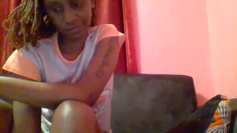 Snapshot of ebon_fantasy1 chatting on June 20, 10:23 pm Ebon Fantasy1s online show from June 20, 10:23 pm