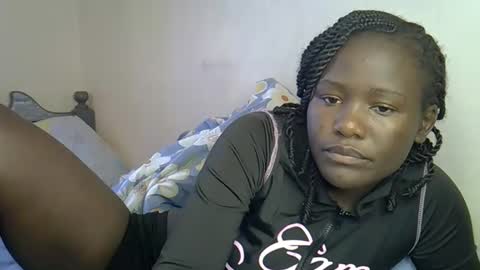 Snapshot of ebonnyqueeen chatting on December 2, 10:20 am Queen online show from December 2, 10:20 am