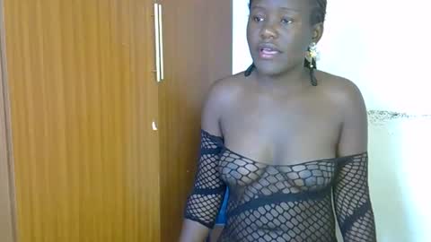 Snapshot of ebonnyqueeen chatting on December 4, 12:14 pm Queen online show from December 4, 12:14 pm