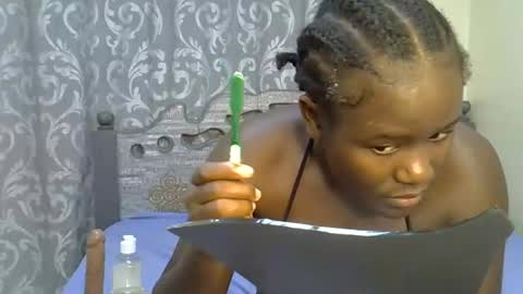 Queen online show from December 17, 6:25 pm