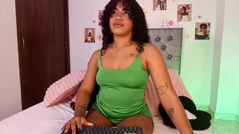 Snapshot of ebony_af chatting on June 16, 1:41 am ebony_af online show from June 16, 1:41 am
