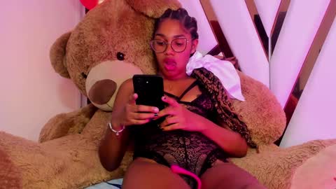 Snapshot of ebony_beautifull chatting on December 15, 7:13 am Luci online show from December 15, 7:13 am