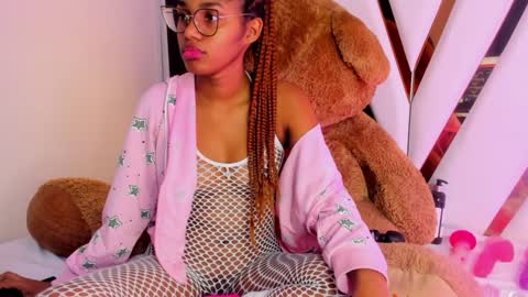 Snapshot of ebony_beautifull chatting on December 28, 2:01 am Luci online show from December 28, 2:01 am