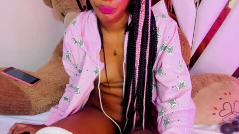 Snapshot of ebony_beautifull chatting on January 17, 8:02 am Luci online show from January 17, 8:02 am