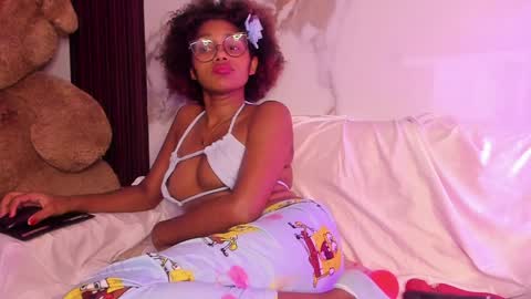 Snapshot of ebony_beautifull chatting on February 5, 4:59 am Luci online show from February 5, 4:59 am