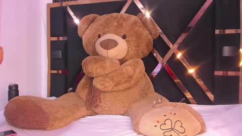 Snapshot of ebony_beautifull chatting on February 27, 1:59 am Luci online show from February 27, 1:59 am