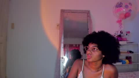 Snapshot of ebony_beautifull chatting on April 18, 11:05 pm Luci online show from April 18, 11:05 pm