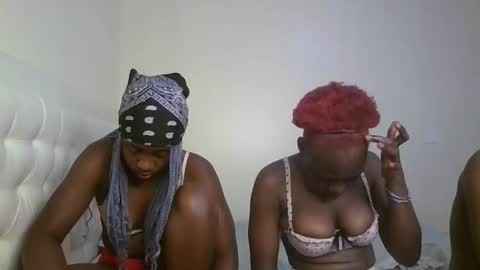 Snapshot of ebony_doll11 chatting on November 10, 10:25 am melons online show from November 10, 10:25 am
