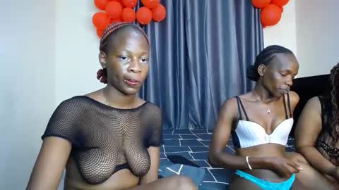 Snapshot of ebony_doll11 chatting on February 13, 8:27 pm melons online show from February 13, 8:27 pm