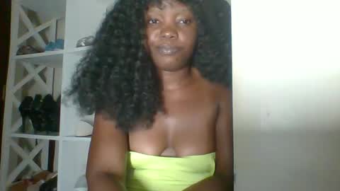 Snapshot of ebony_malkia chatting on December 14, 5:07 pm Malikia online show from December 14, 5:07 pm