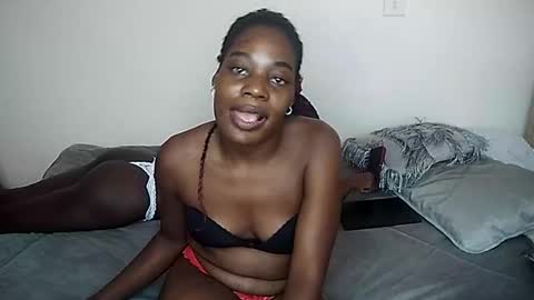 Snapshot of ebony_mamba_ chatting on December 15, 8:07 am ebony_mamba_ online show from December 15, 8:07 am
