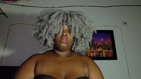 Snapshot of ebony_neighbormoans chatting on May 13, 3:26 am LINA online show from May 13, 3:26 am