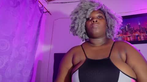 Snapshot of ebony_neighbormoans chatting on May 27, 2:52 am LINA online show from May 27, 2:52 am