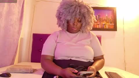 Snapshot of ebony_neighbormoans chatting on June 2, 7:38 pm LINA online show from June 2, 7:38 pm