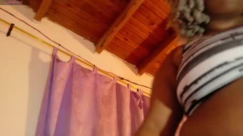 Snapshot of ebony_neighbormoans chatting on June 10, 2:56 am LINA online show from June 10, 2:56 am